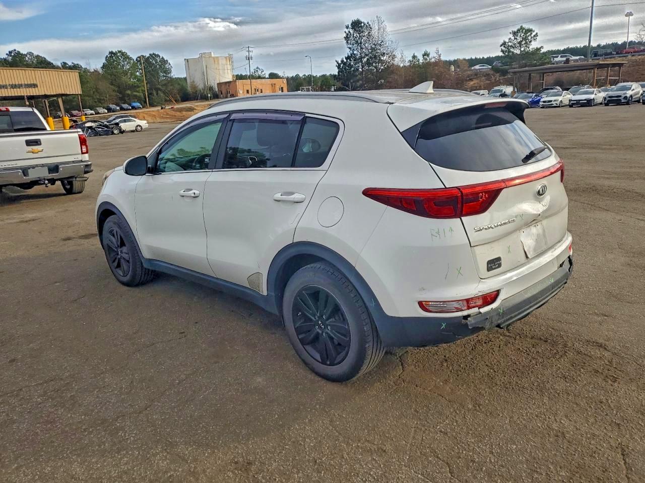 2017 KIA SPORTAGE LX photo 3