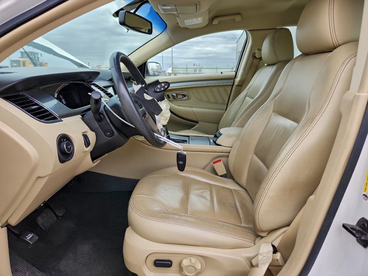 2016 FORD TAURUS SEL photo 13