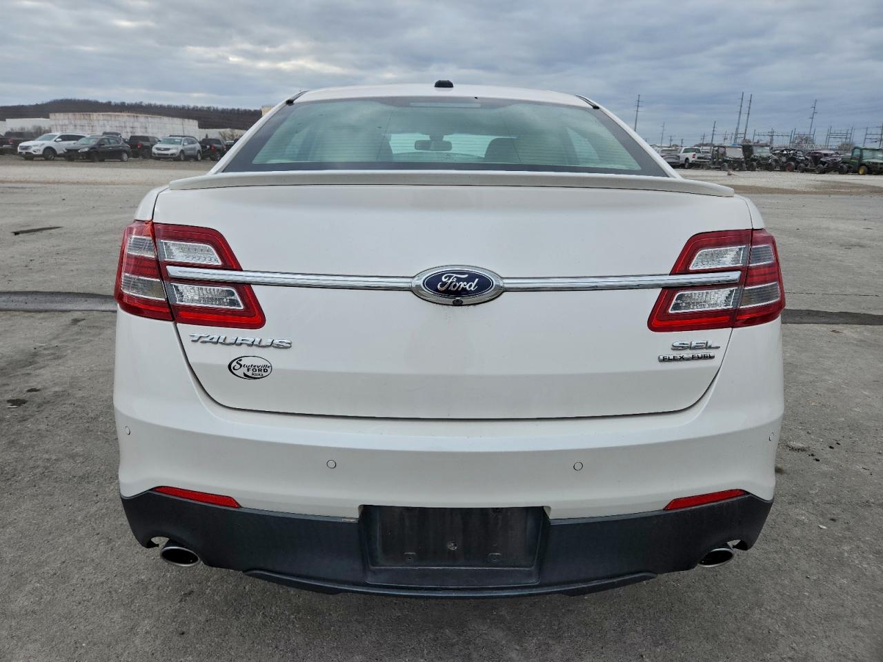 2016 FORD TAURUS SEL photo 11
