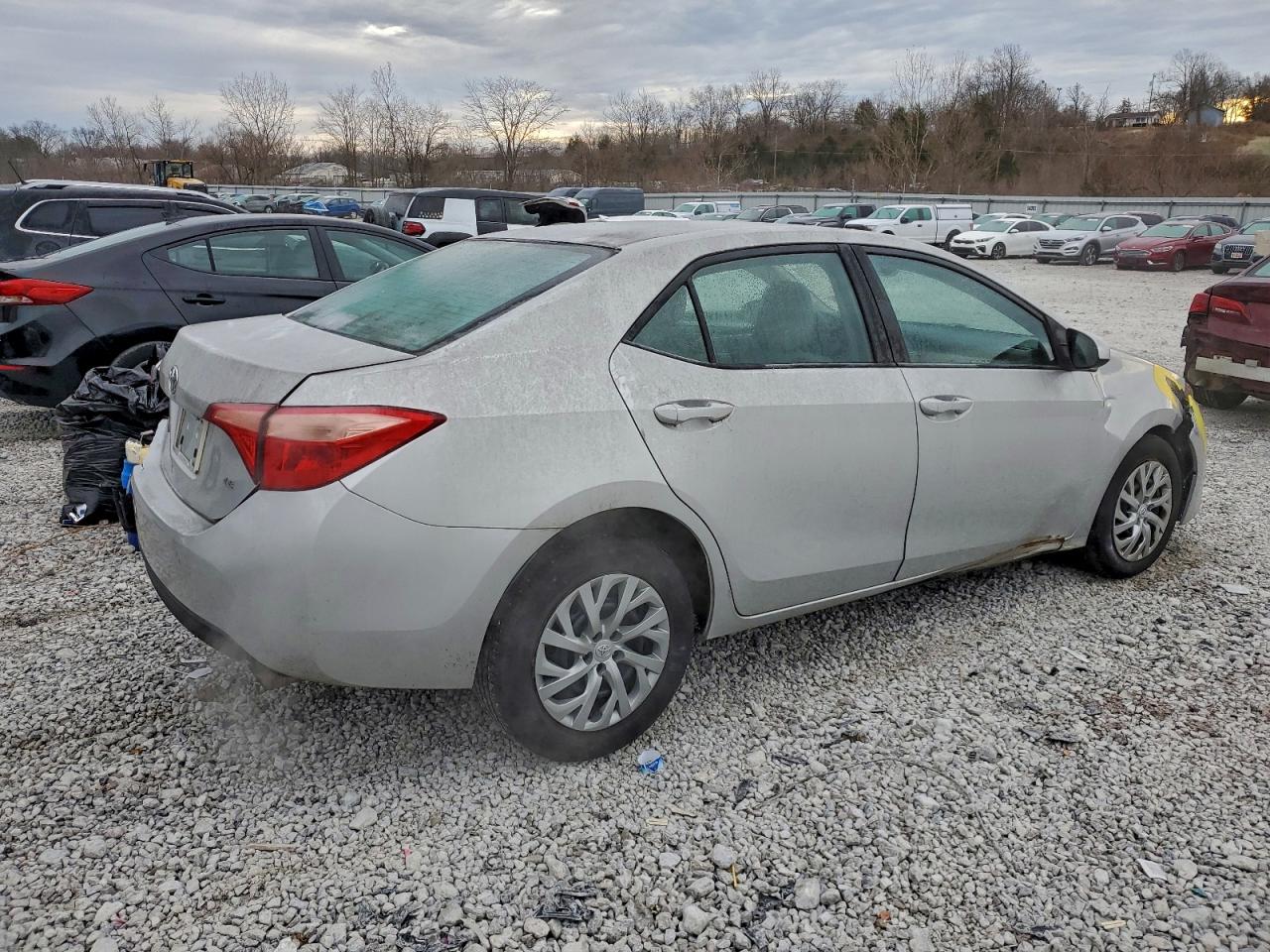 2017 TOYOTA COROLLA L photo 3
