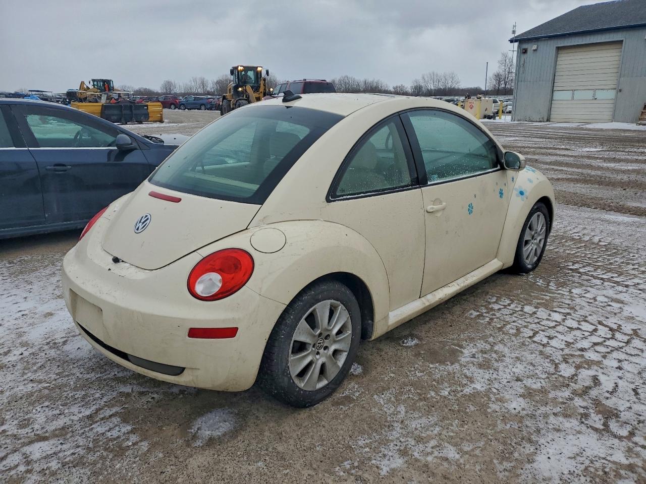 2009 VOLKSWAGEN NEW BEETLE S photo 5