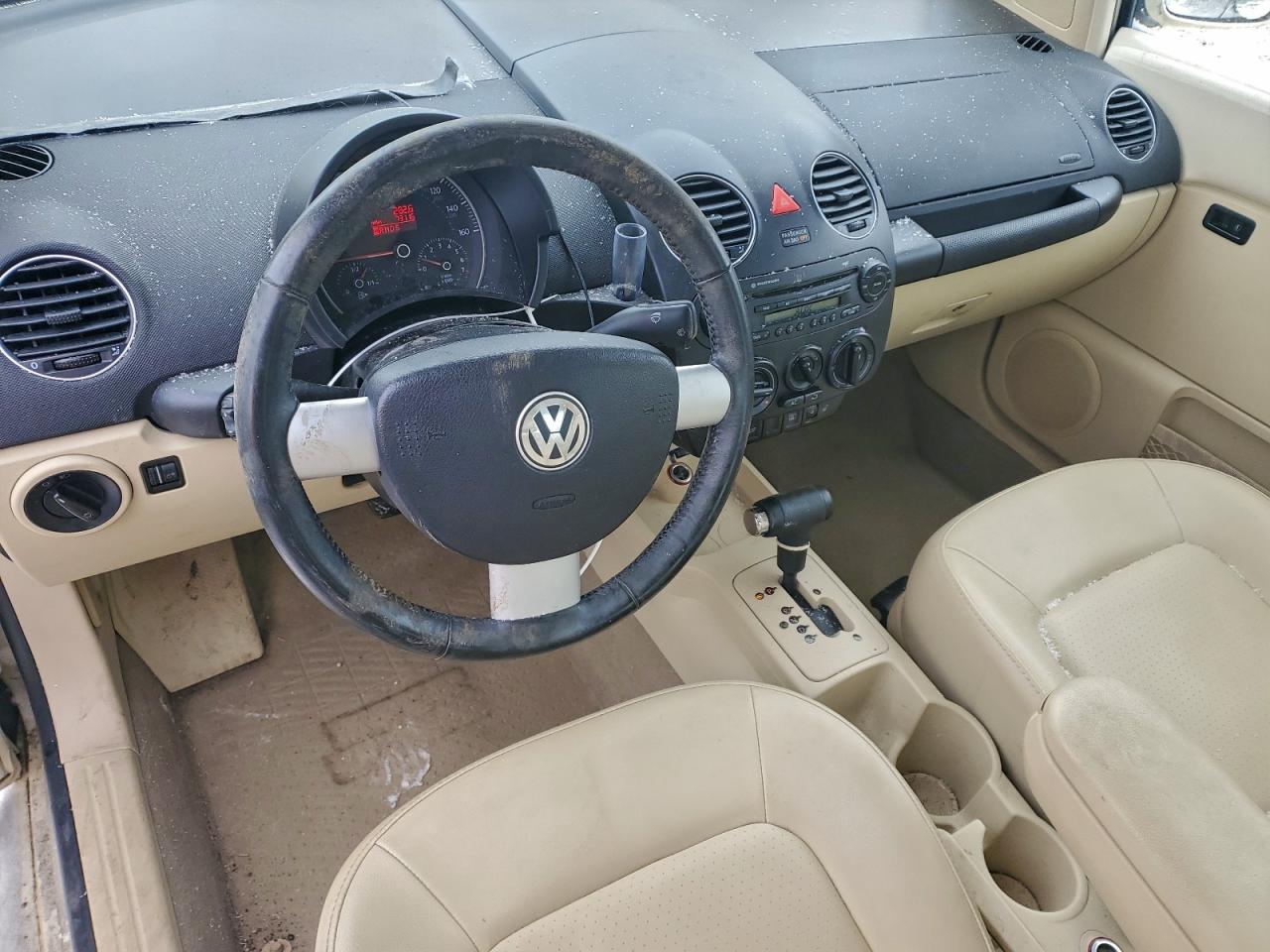 2009 VOLKSWAGEN NEW BEETLE S photo 15
