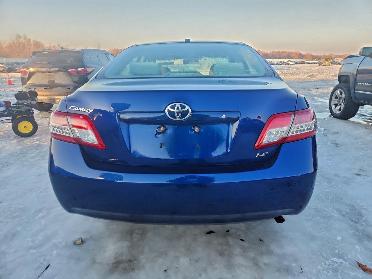 2011 TOYOTA CAMRY BASE photo 11
