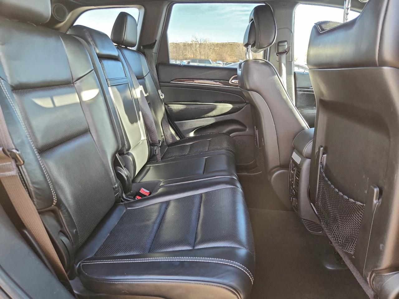 2015 JEEP GRAND CHEROKEE OVERLAND photo 11