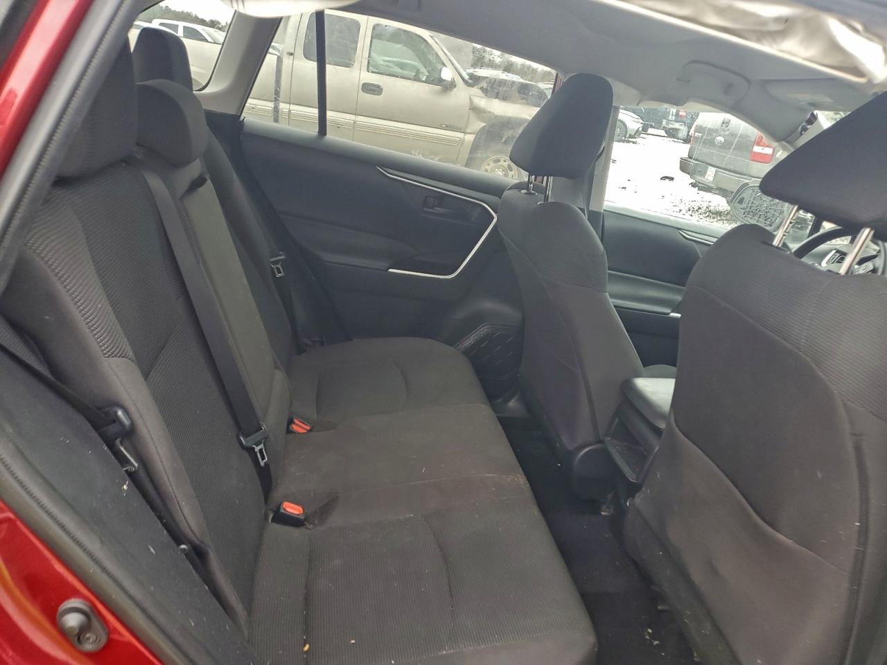 2021 TOYOTA RAV4 LE photo 31