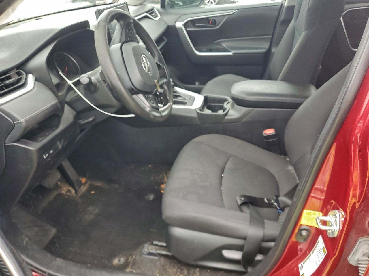 2021 TOYOTA RAV4 LE photo 19