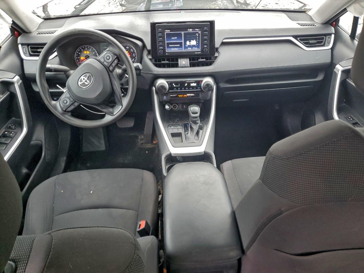 2021 TOYOTA RAV4 LE photo 22