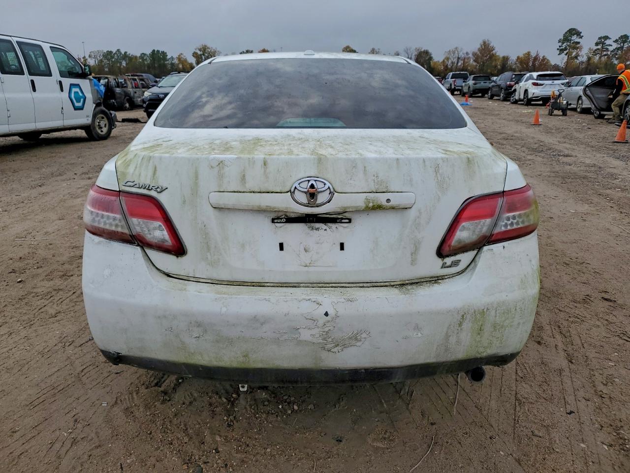 2010 TOYOTA CAMRY BASE photo 11