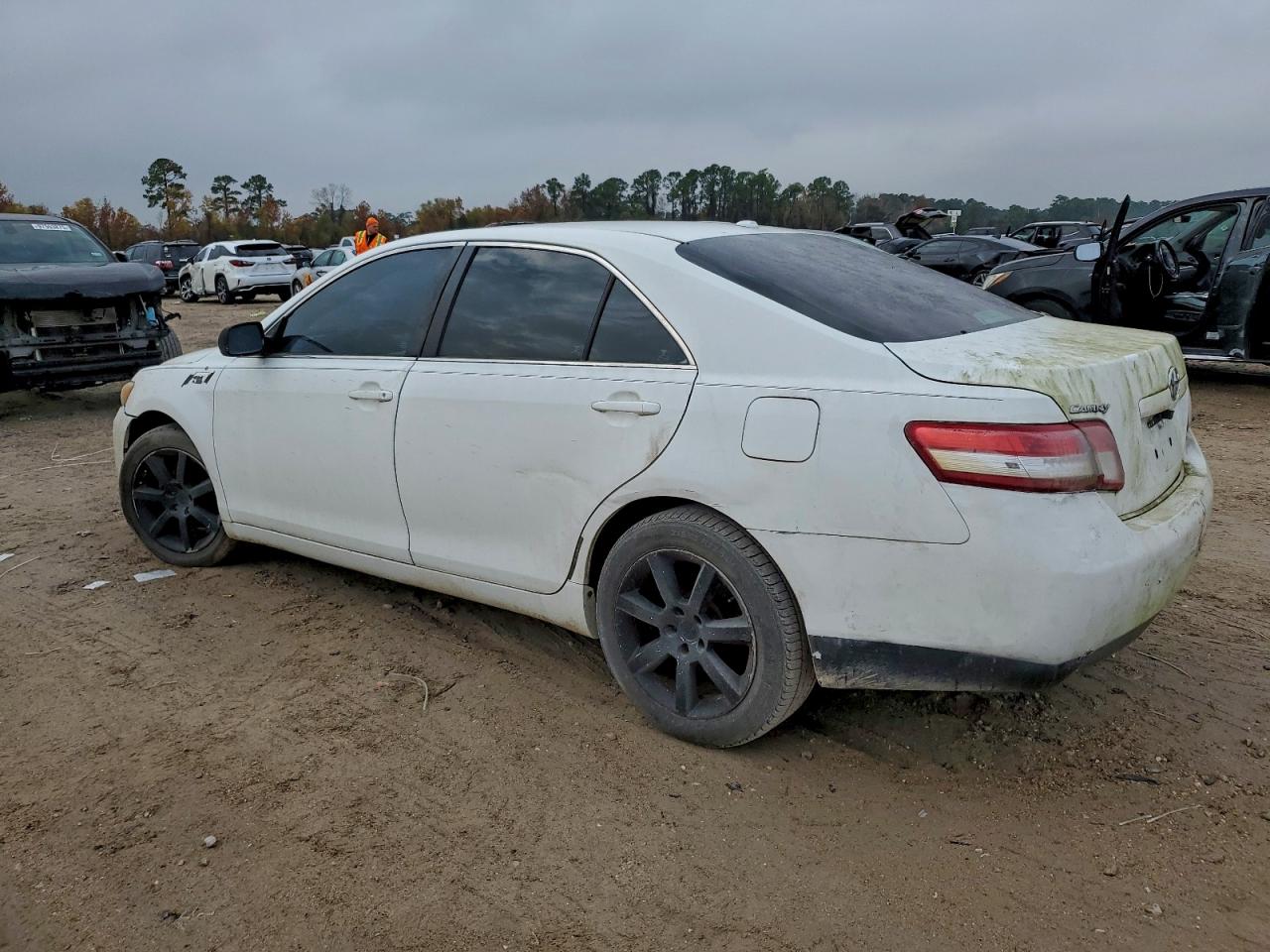 2010 TOYOTA CAMRY BASE photo 3
