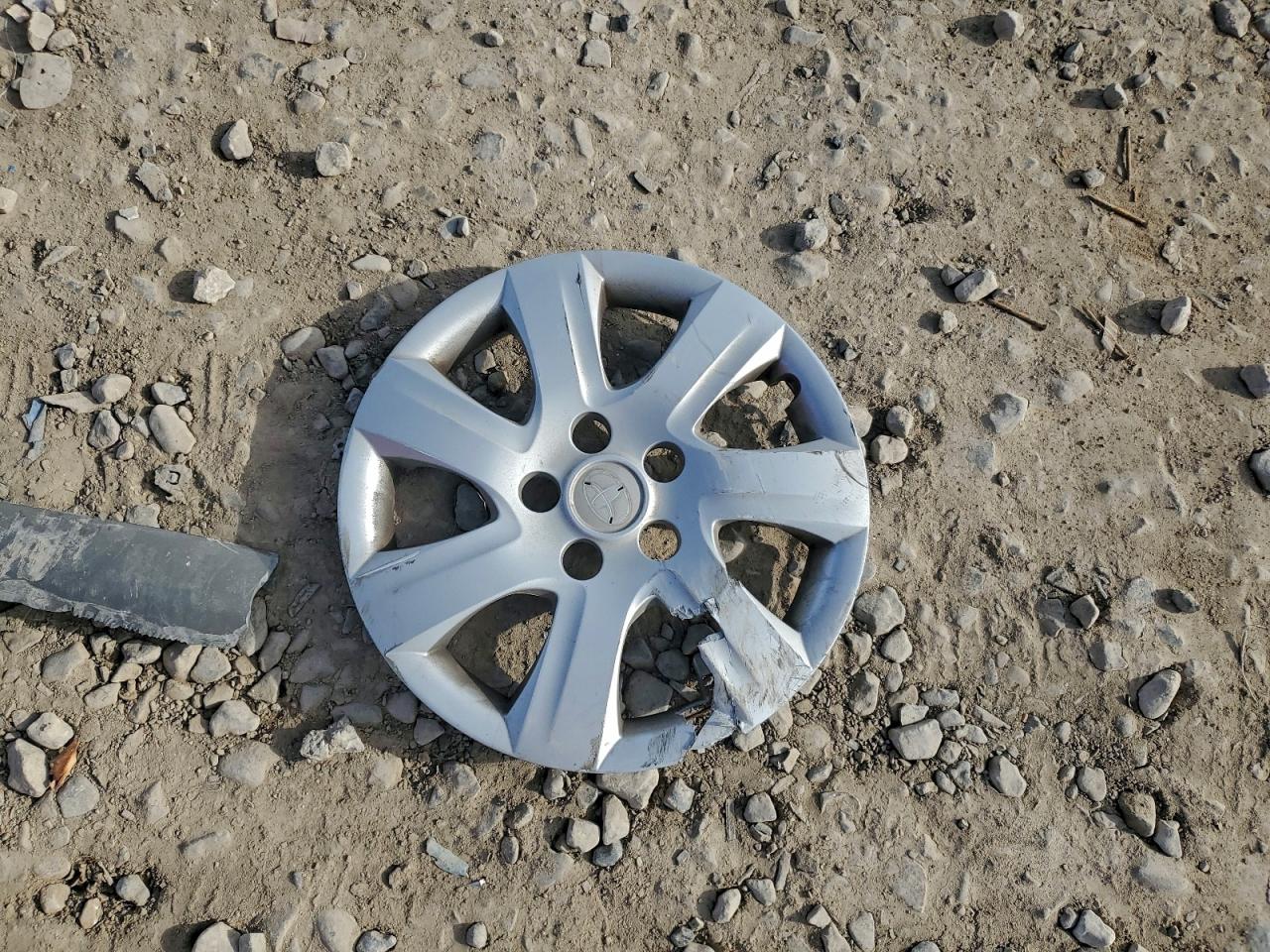 2011 TOYOTA CAMRY BASE photo 12