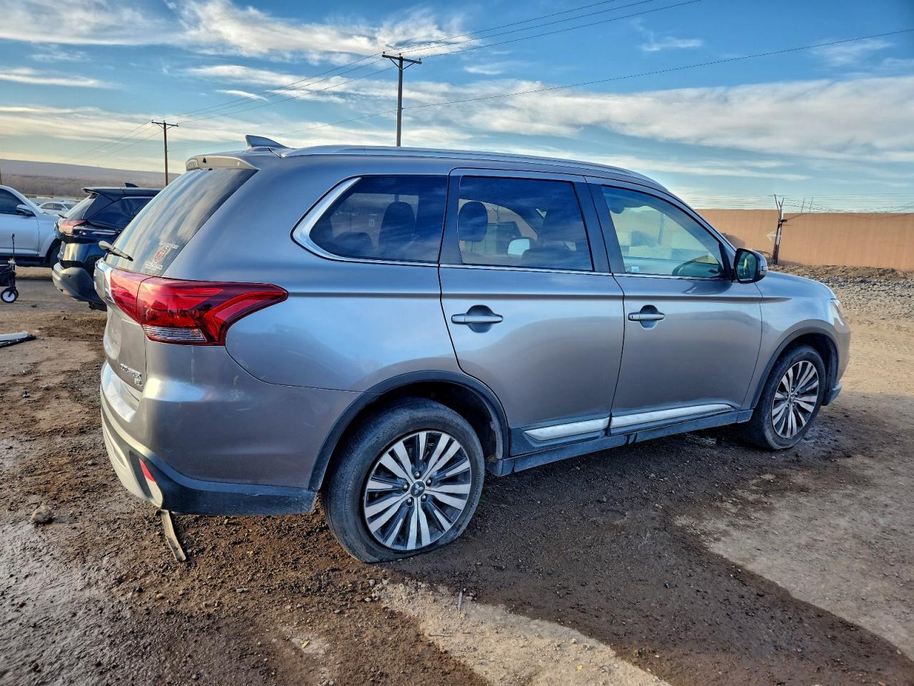 2019 MITSUBISHI OUTLANDER SE photo 3