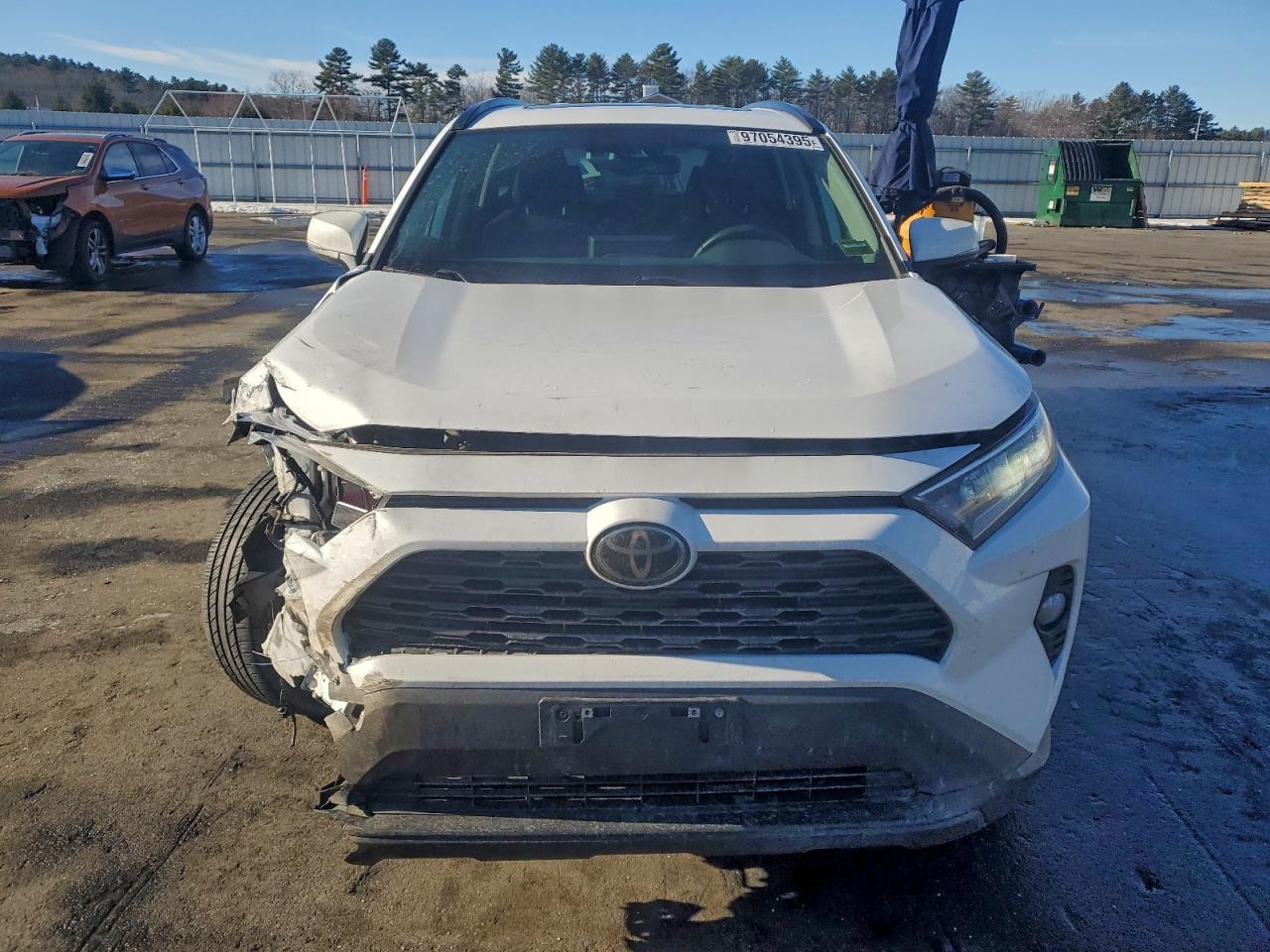 2021 TOYOTA RAV4 XLE photo 5