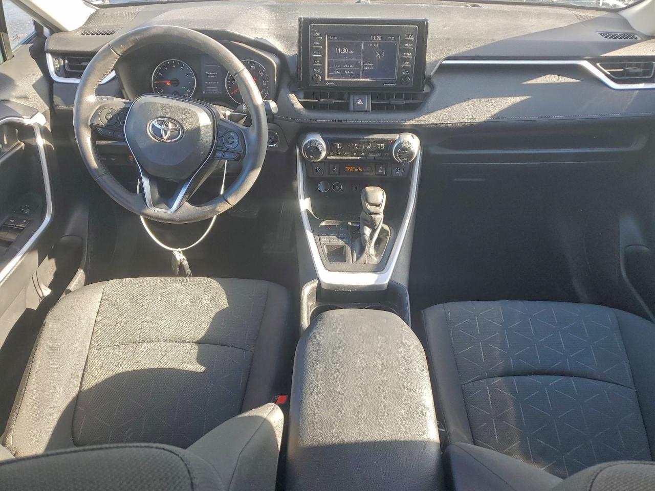 2021 TOYOTA RAV4 XLE photo 8