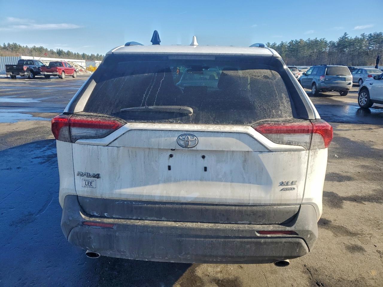 2021 TOYOTA RAV4 XLE photo 6