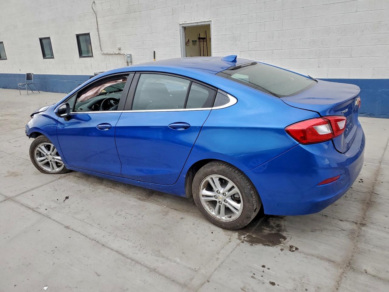 2017 CHEVROLET CRUZE LT photo 3
