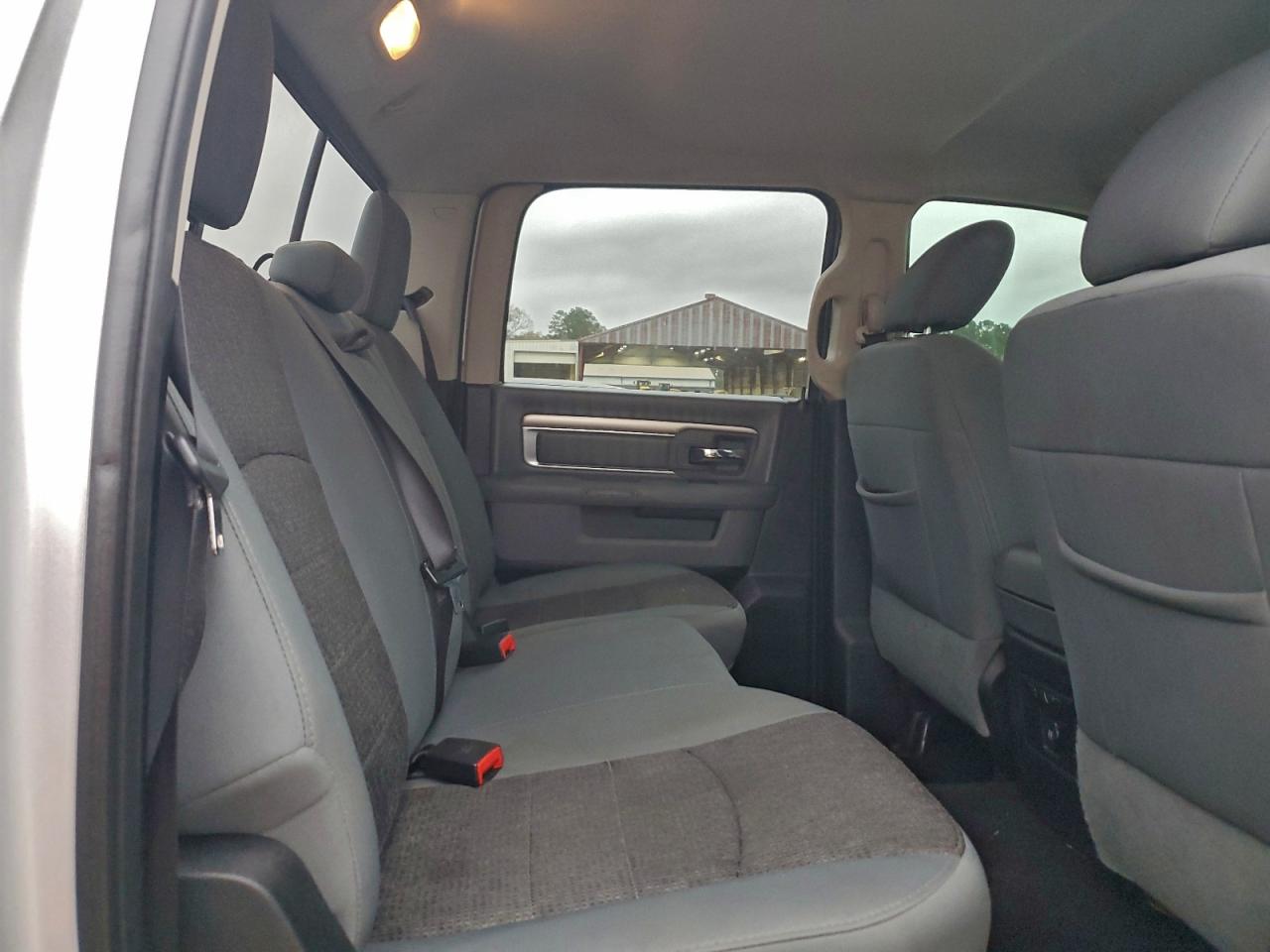 2017 RAM 1500 SLT photo 10