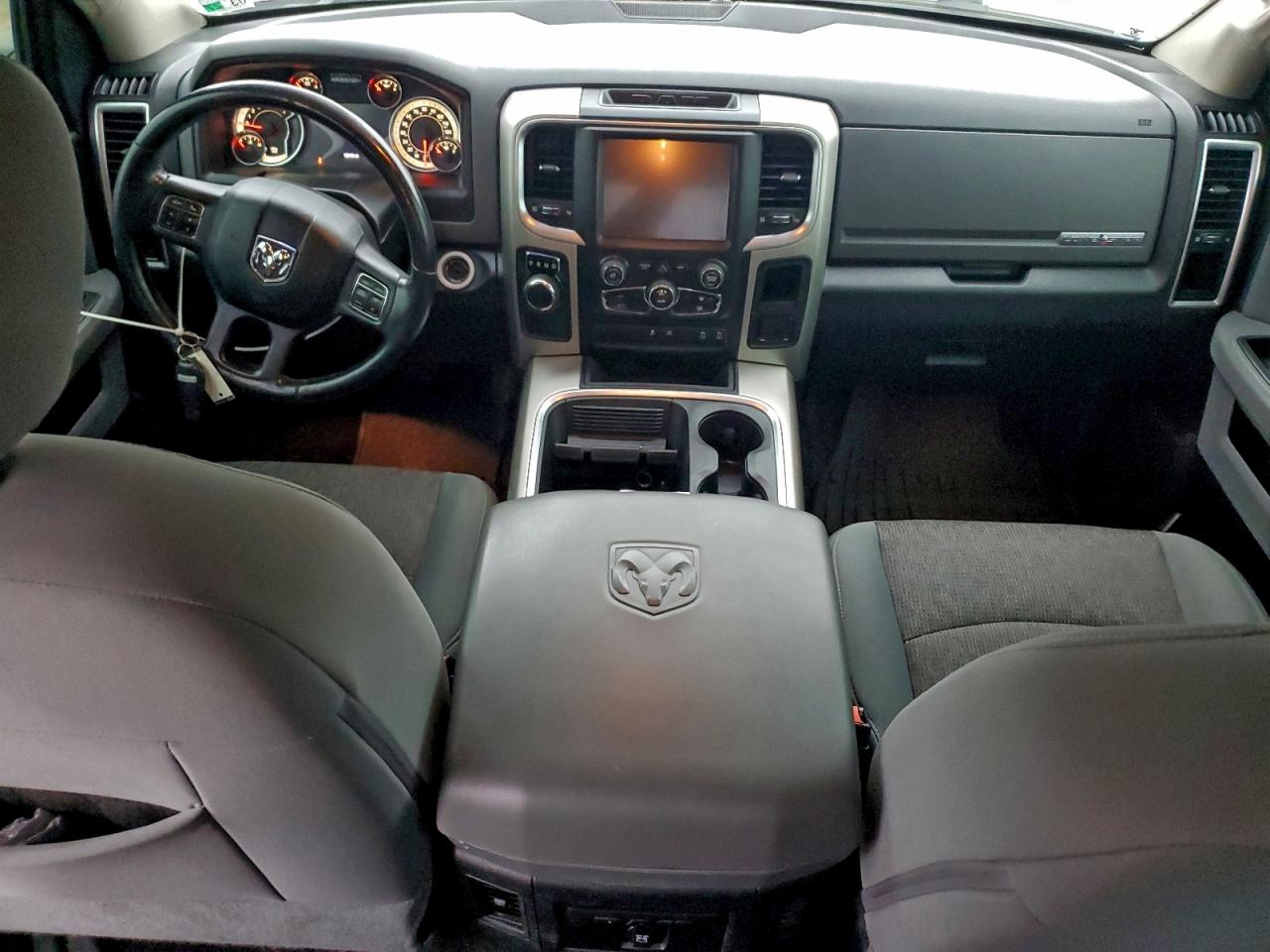 2017 RAM 1500 SLT photo 8