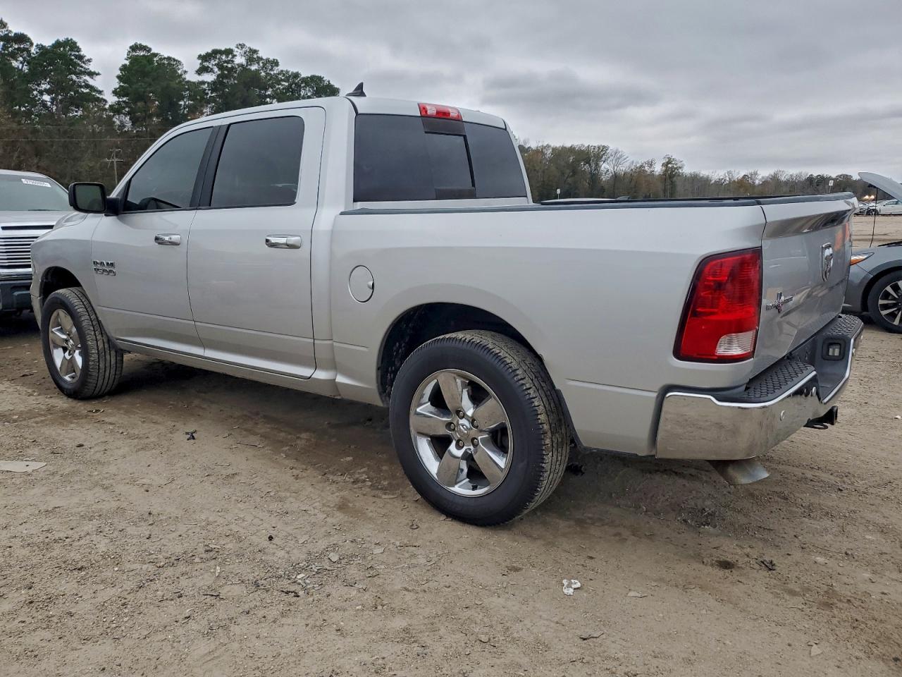 2017 RAM 1500 SLT photo 2