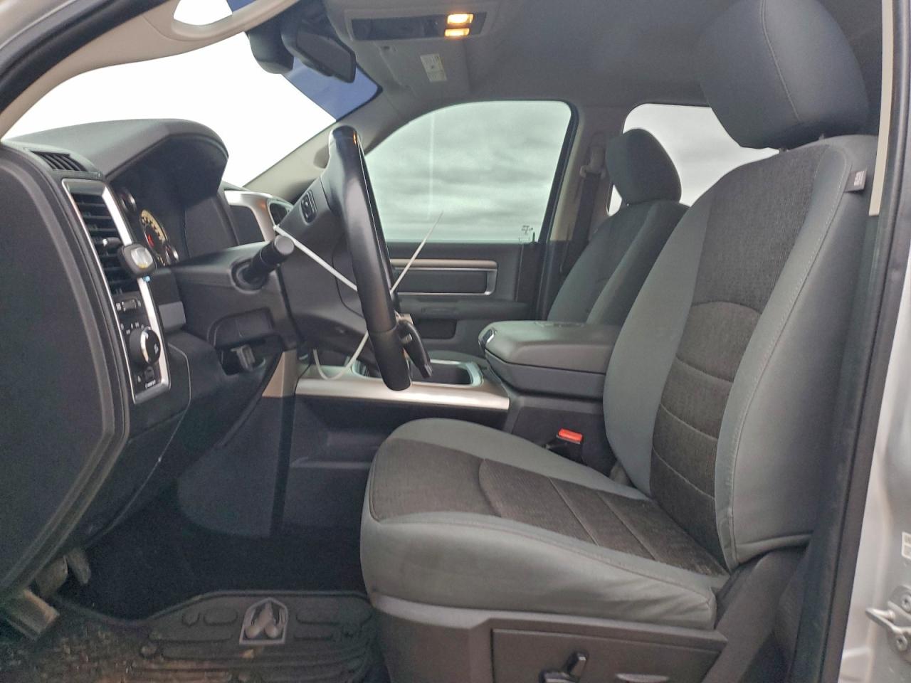 2017 RAM 1500 SLT photo 7