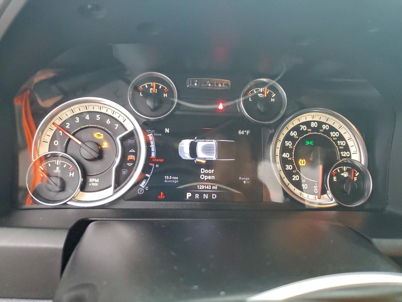 2017 RAM 1500 SLT photo 9