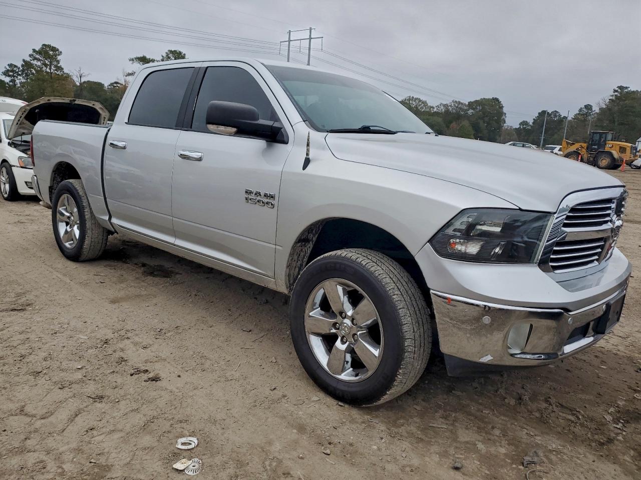 2017 RAM 1500 SLT photo 4