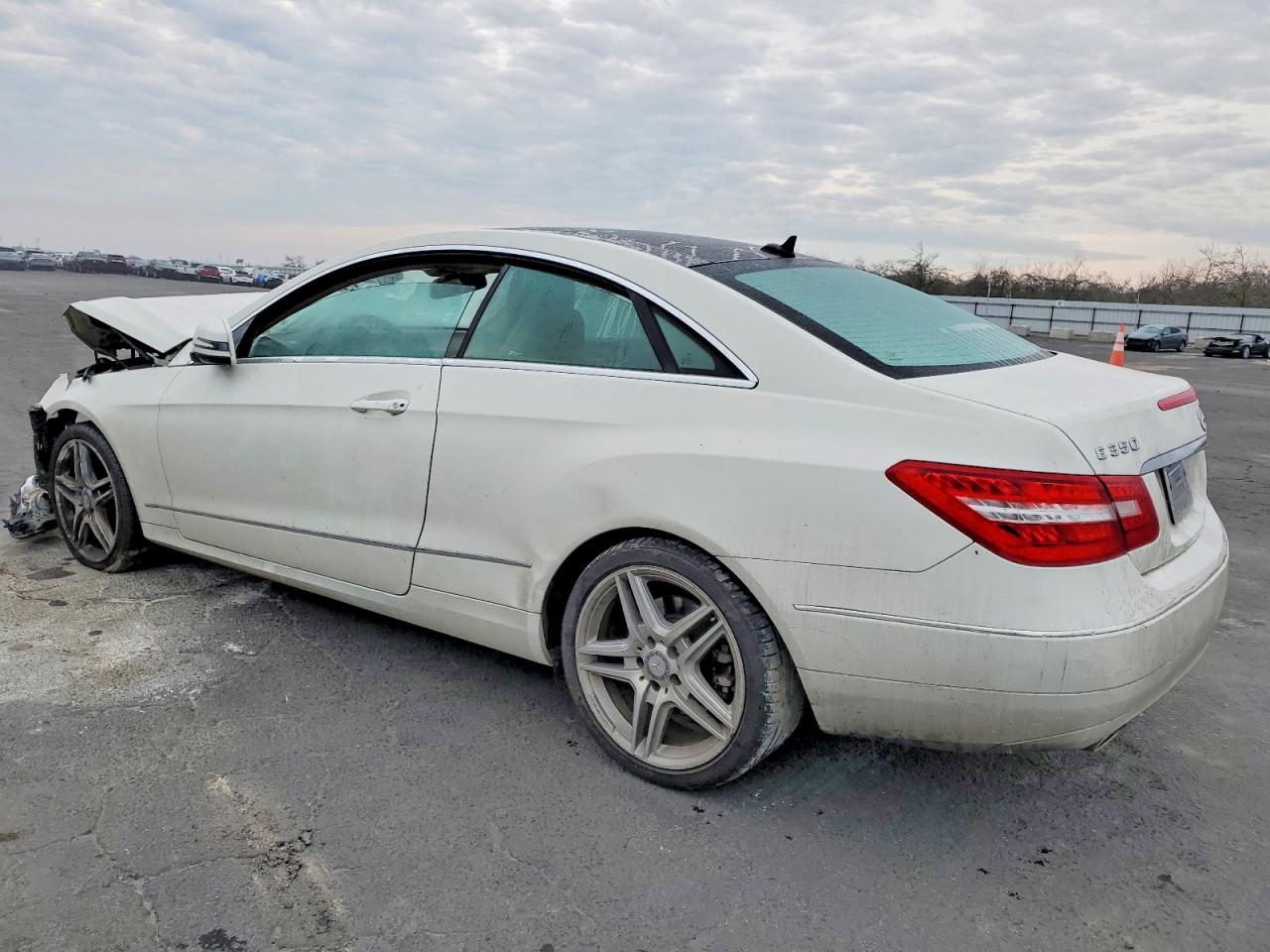 2011 MERCEDES-BENZ E 350 photo 2