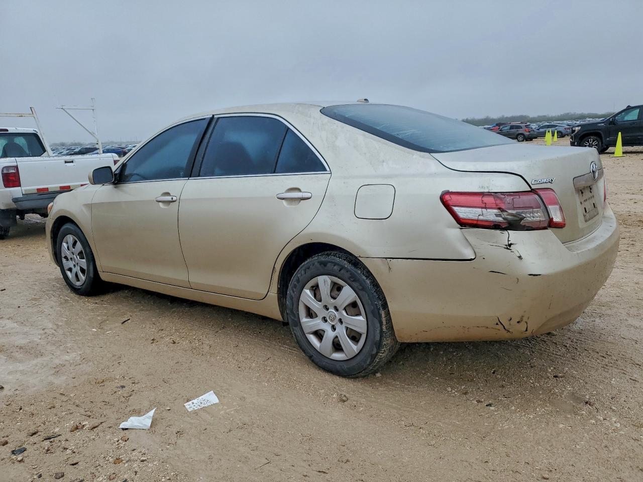 2010 TOYOTA CAMRY BASE photo 3