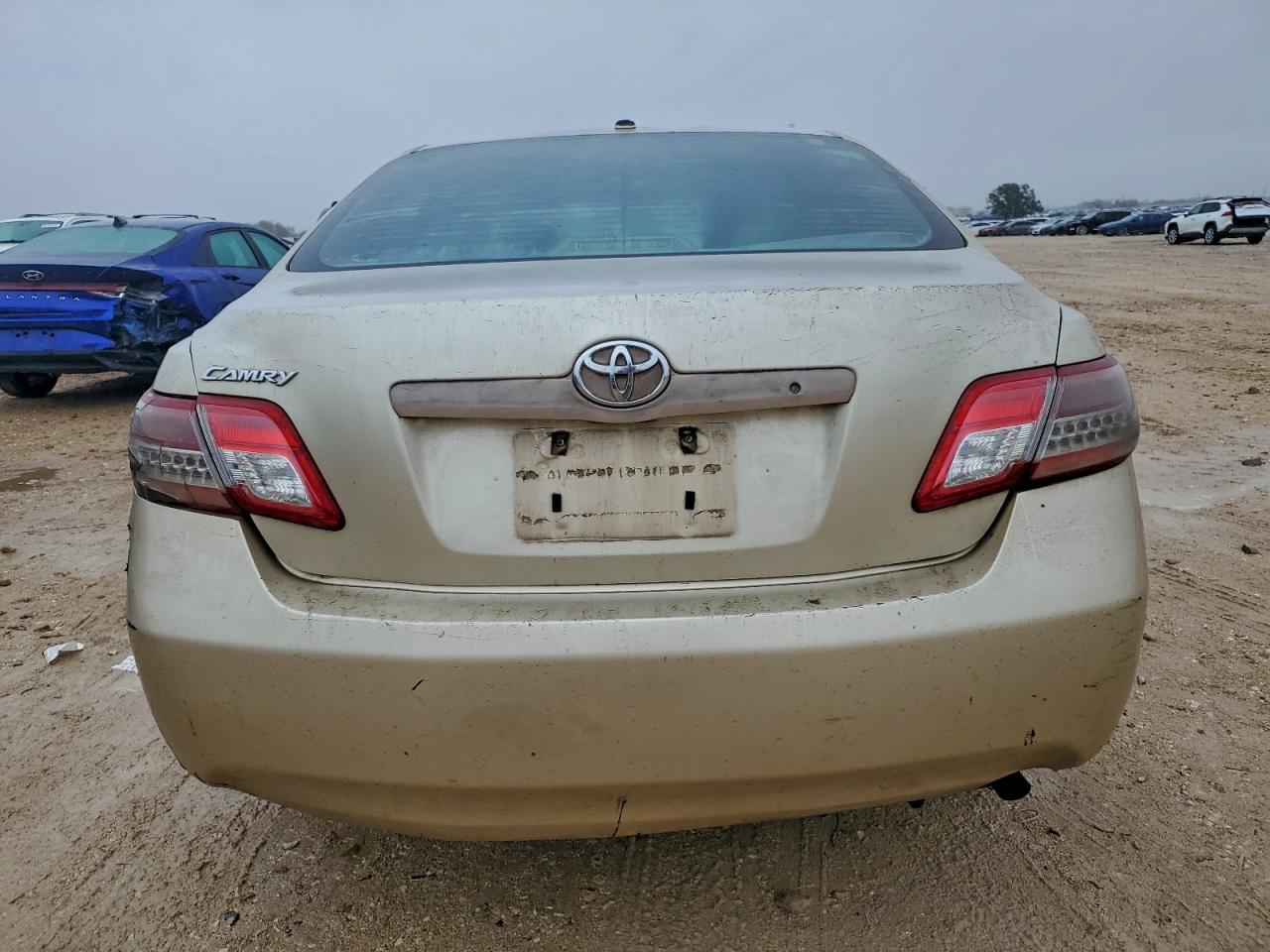 2010 TOYOTA CAMRY BASE photo 11