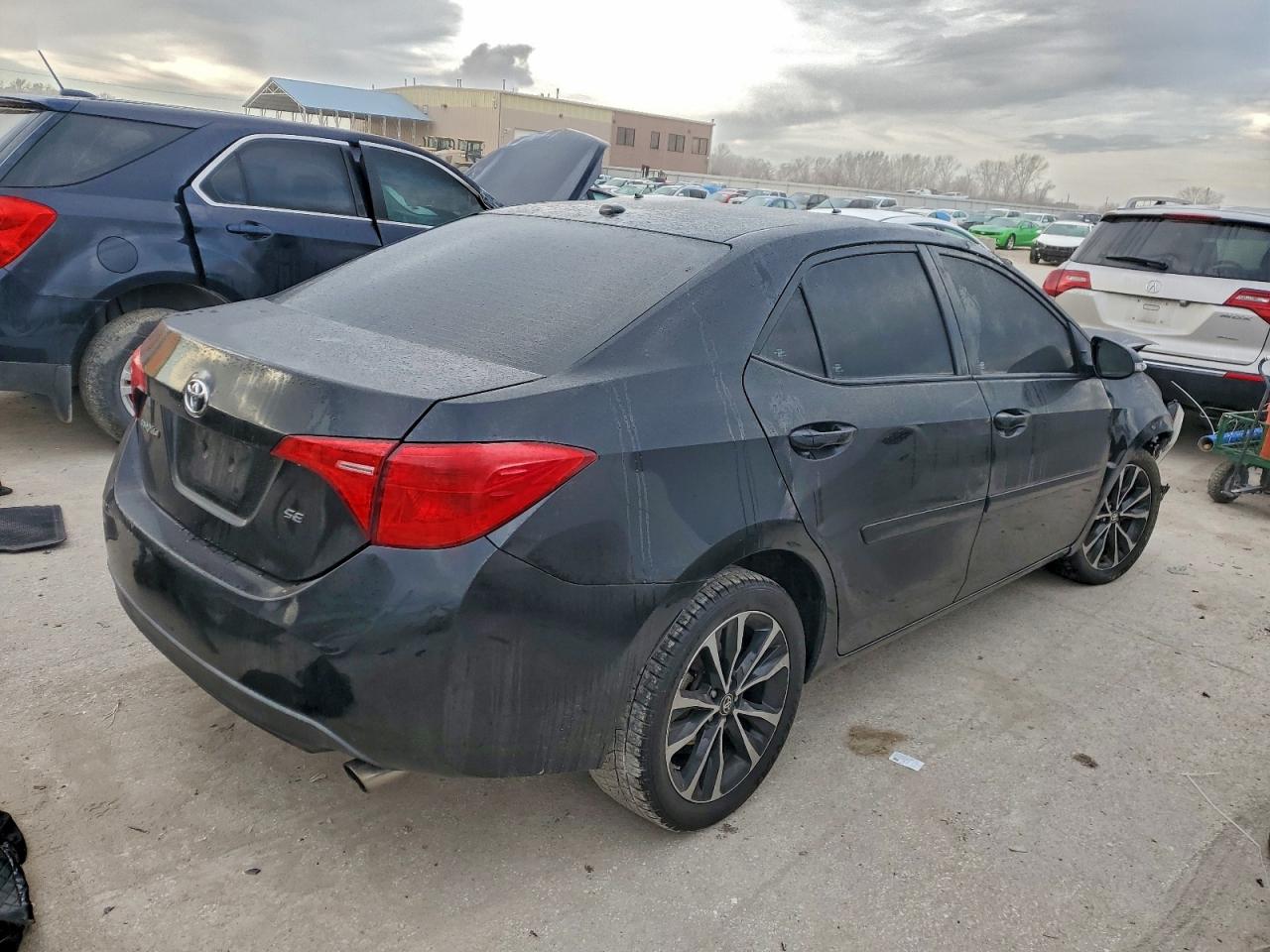 2017 TOYOTA COROLLA L photo 3