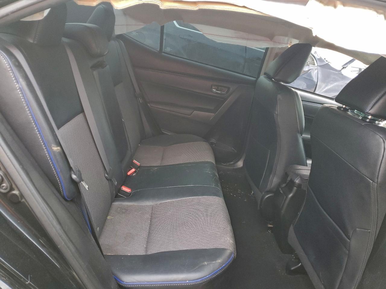 2017 TOYOTA COROLLA L photo 10