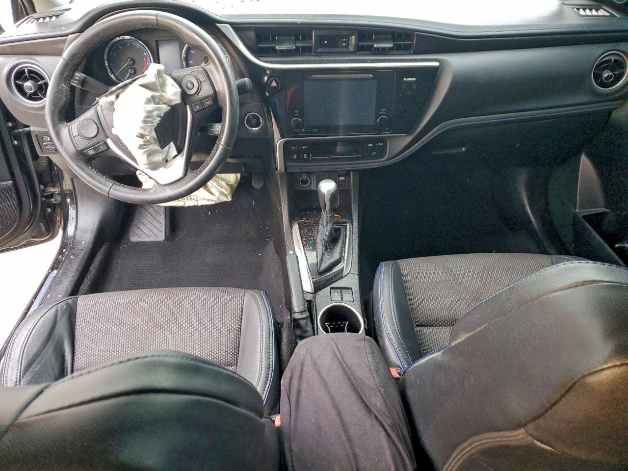 2017 TOYOTA COROLLA L photo 8