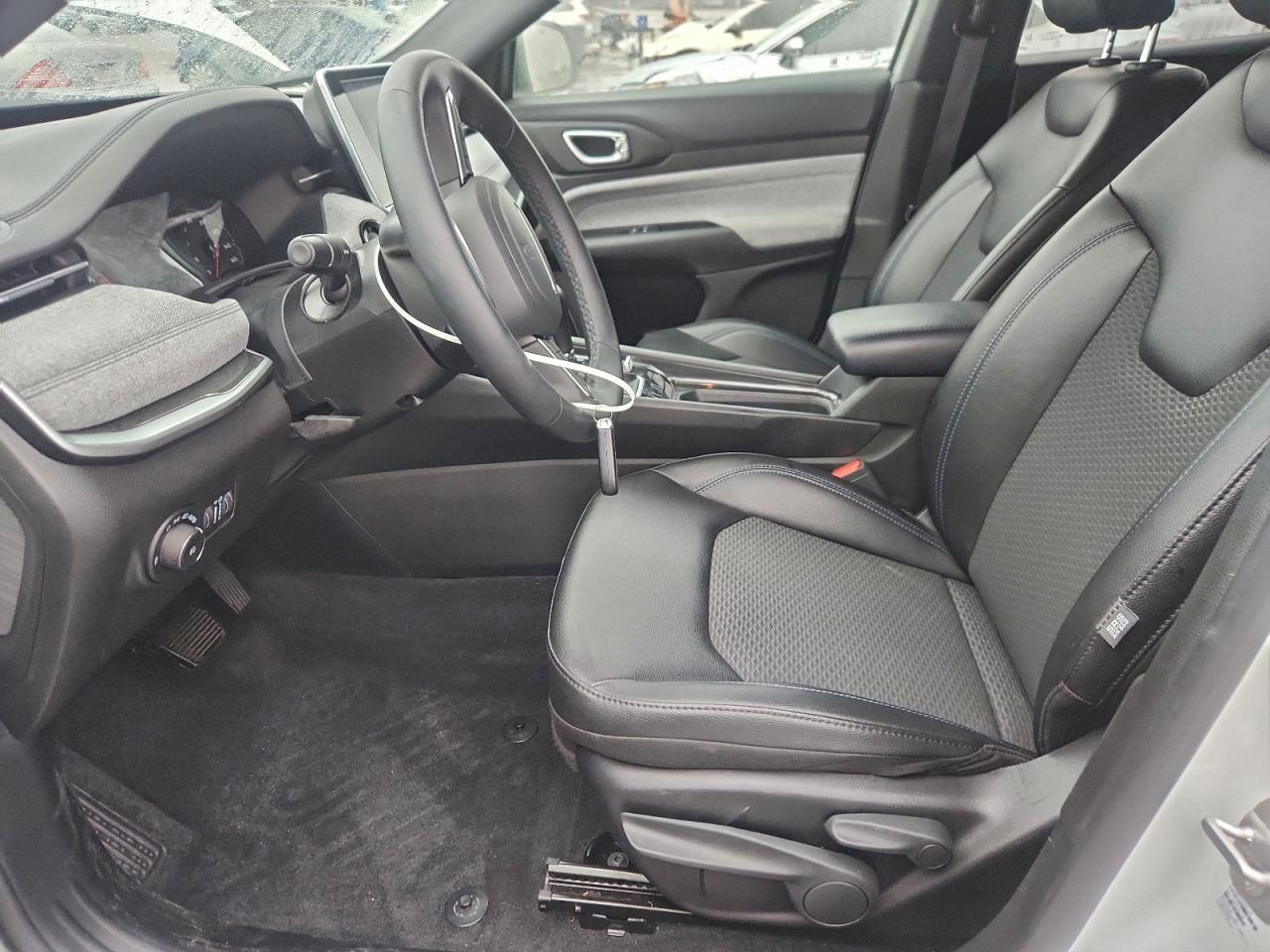 2025 JEEP COMPASS photo 13