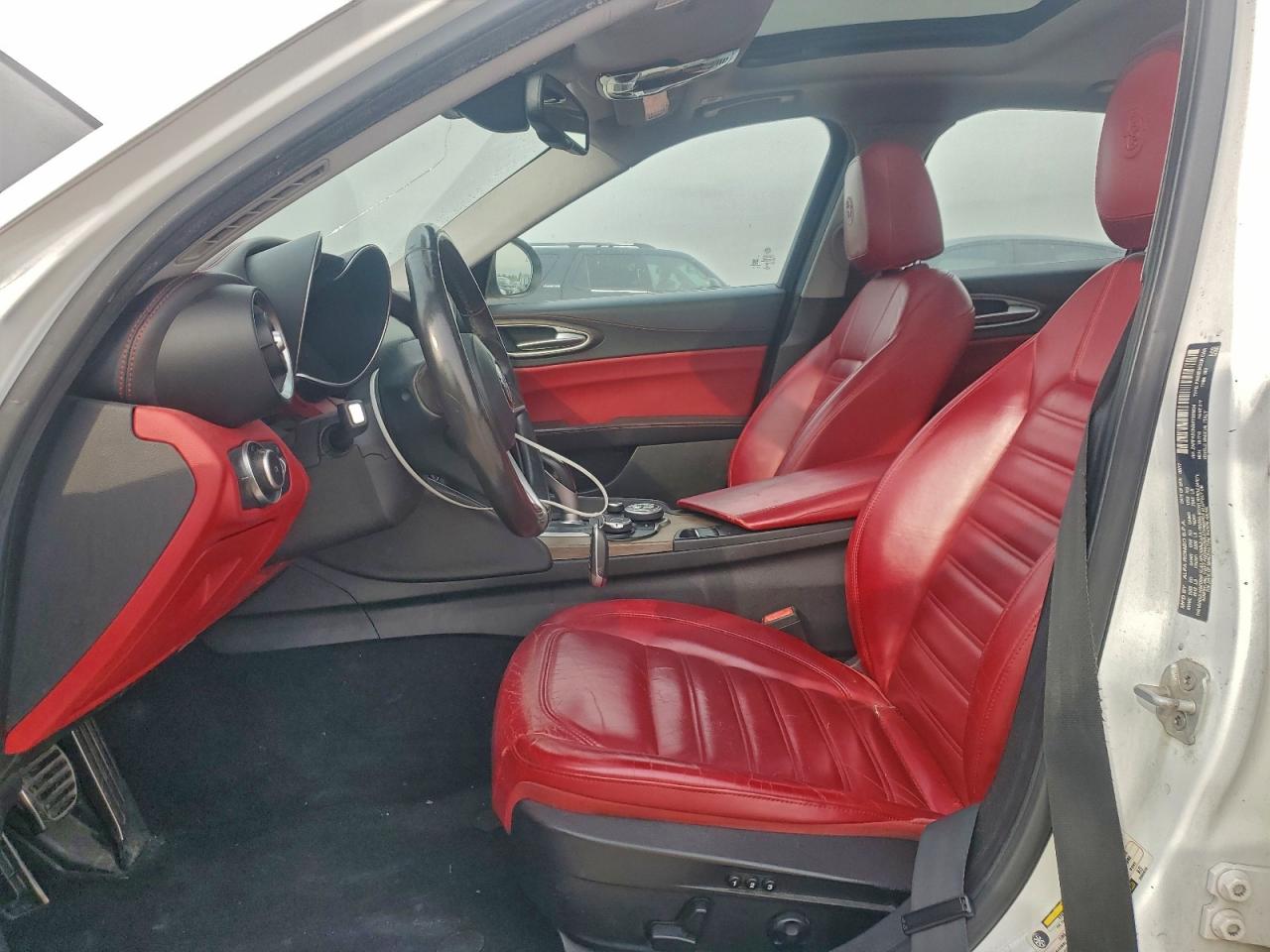 2017 ALFA ROMEO GIULIA TI photo 25