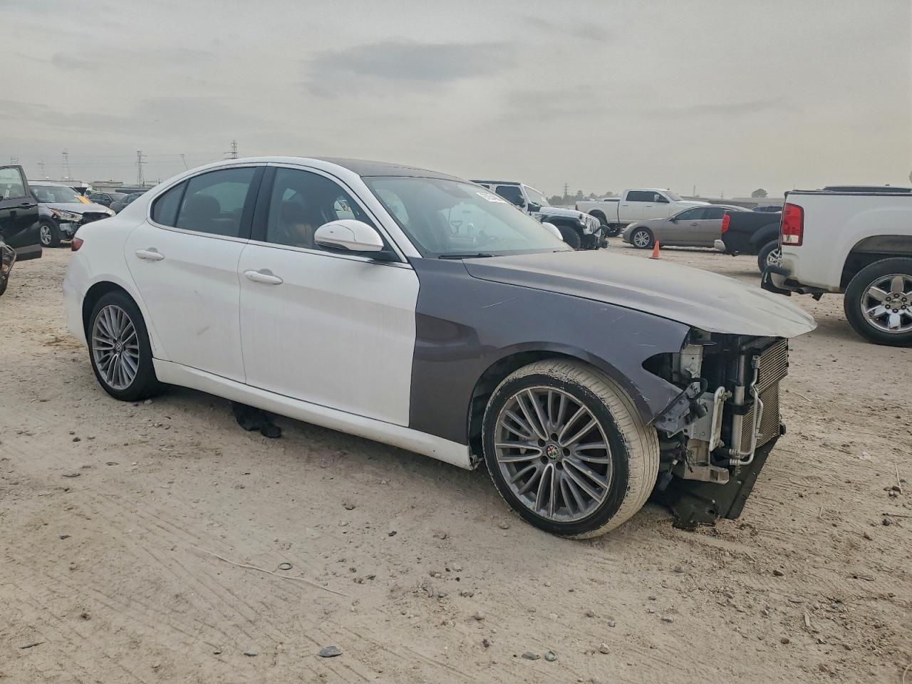 2017 ALFA ROMEO GIULIA TI photo 13