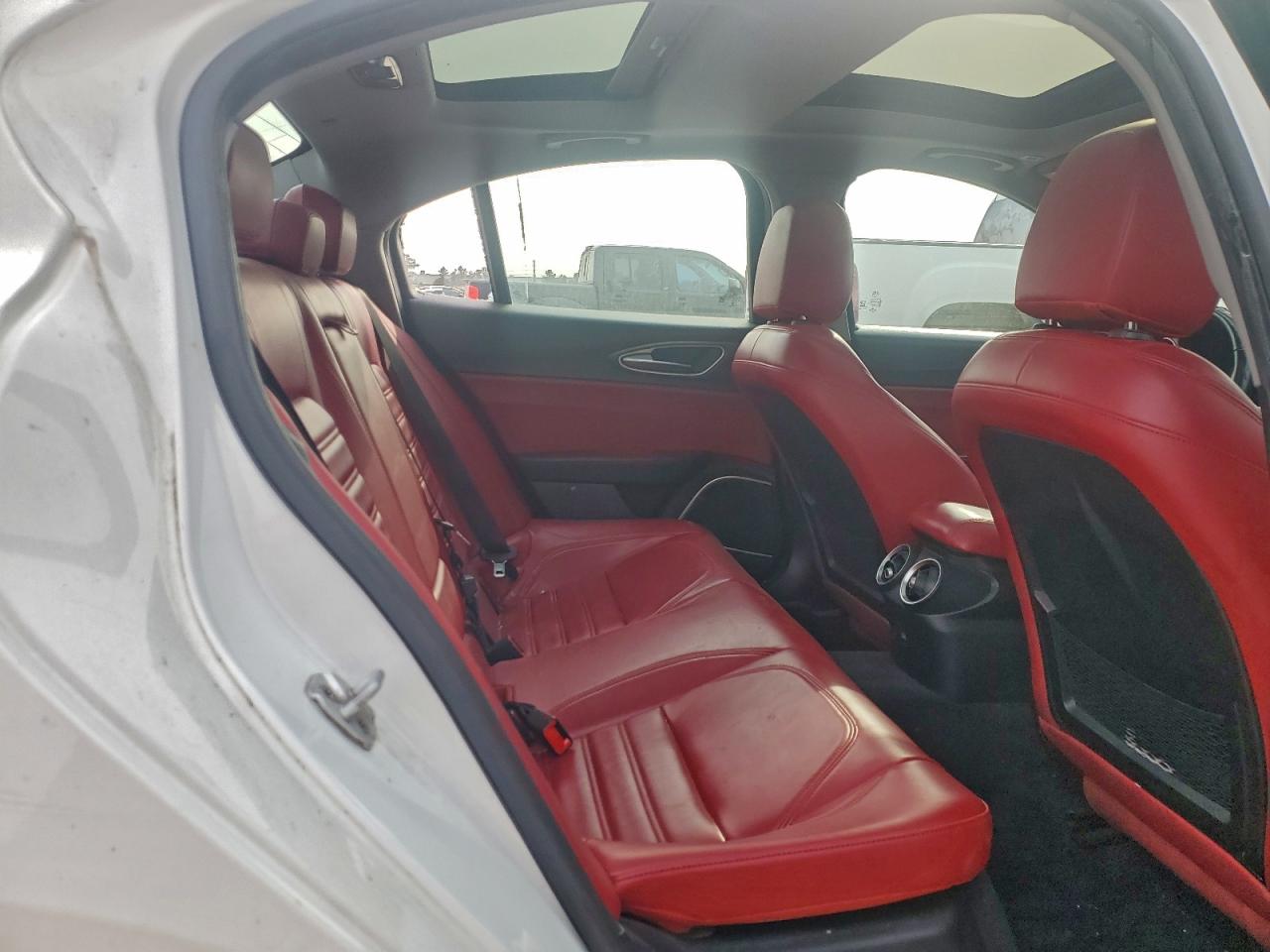 2017 ALFA ROMEO GIULIA TI photo 37