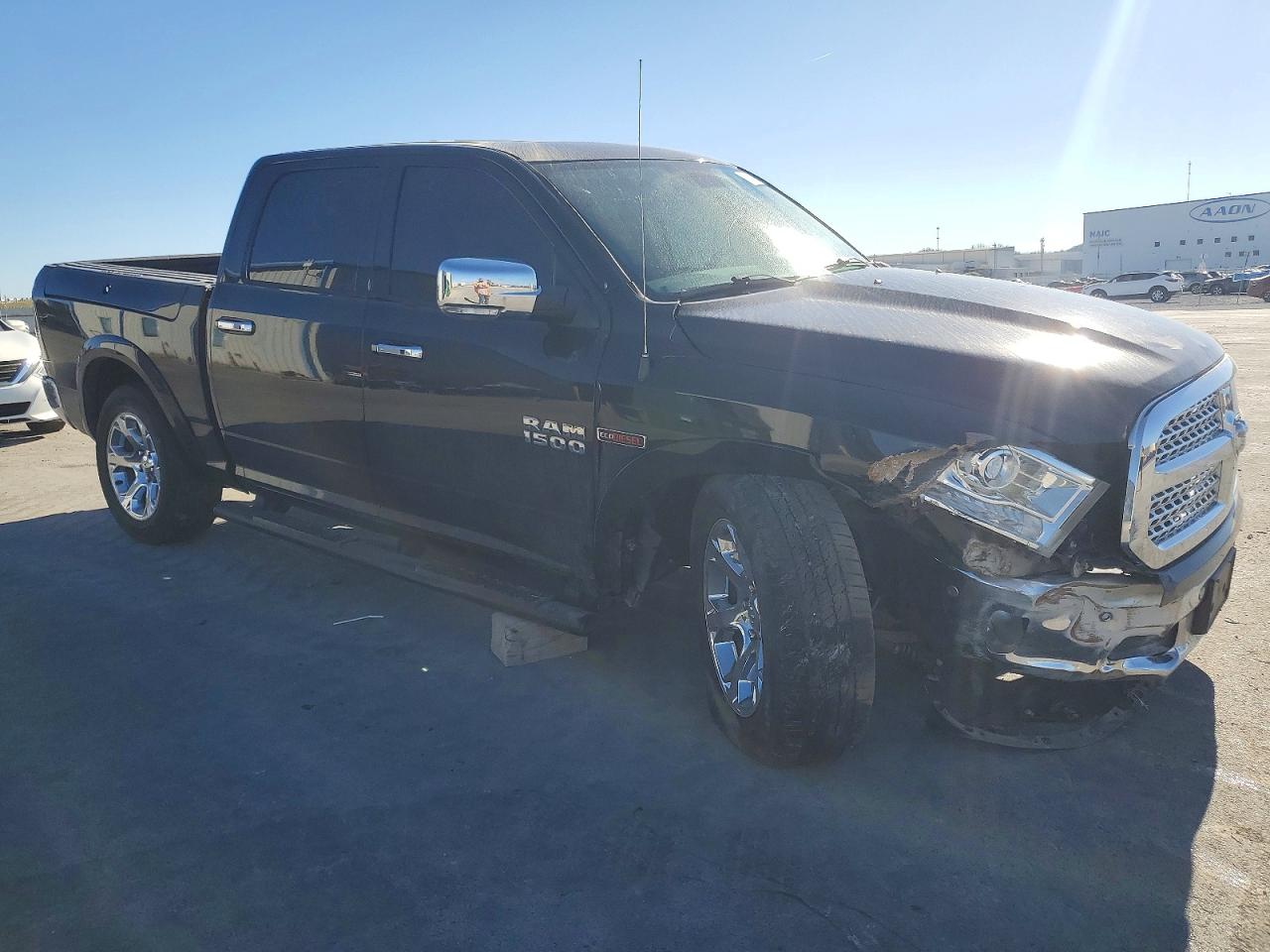 2017 RAM 1500 LARAMIE photo 4