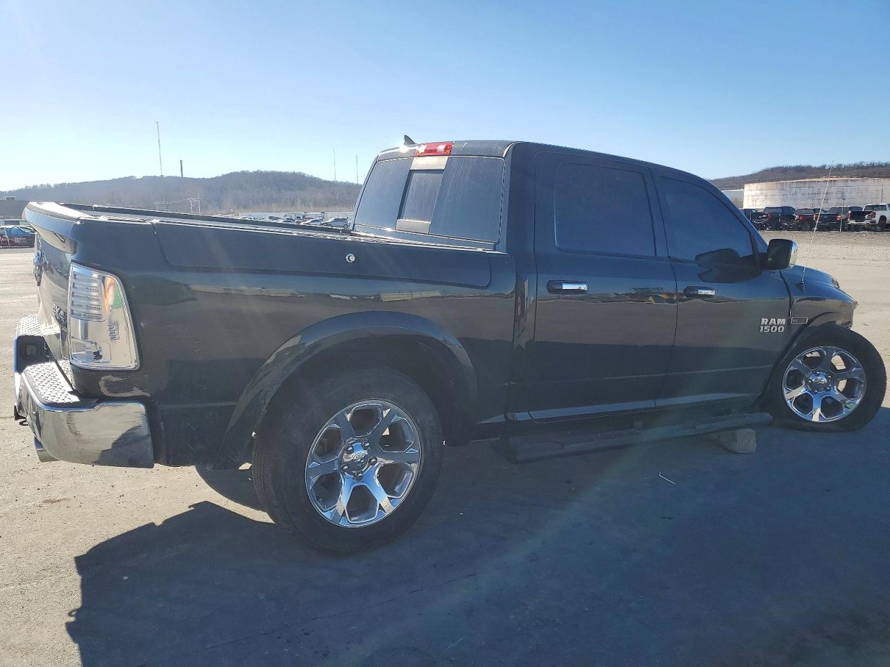 2017 RAM 1500 LARAMIE photo 3
