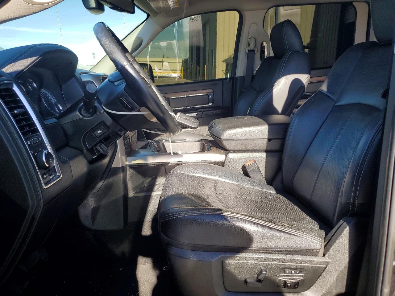 2017 RAM 1500 LARAMIE photo 7