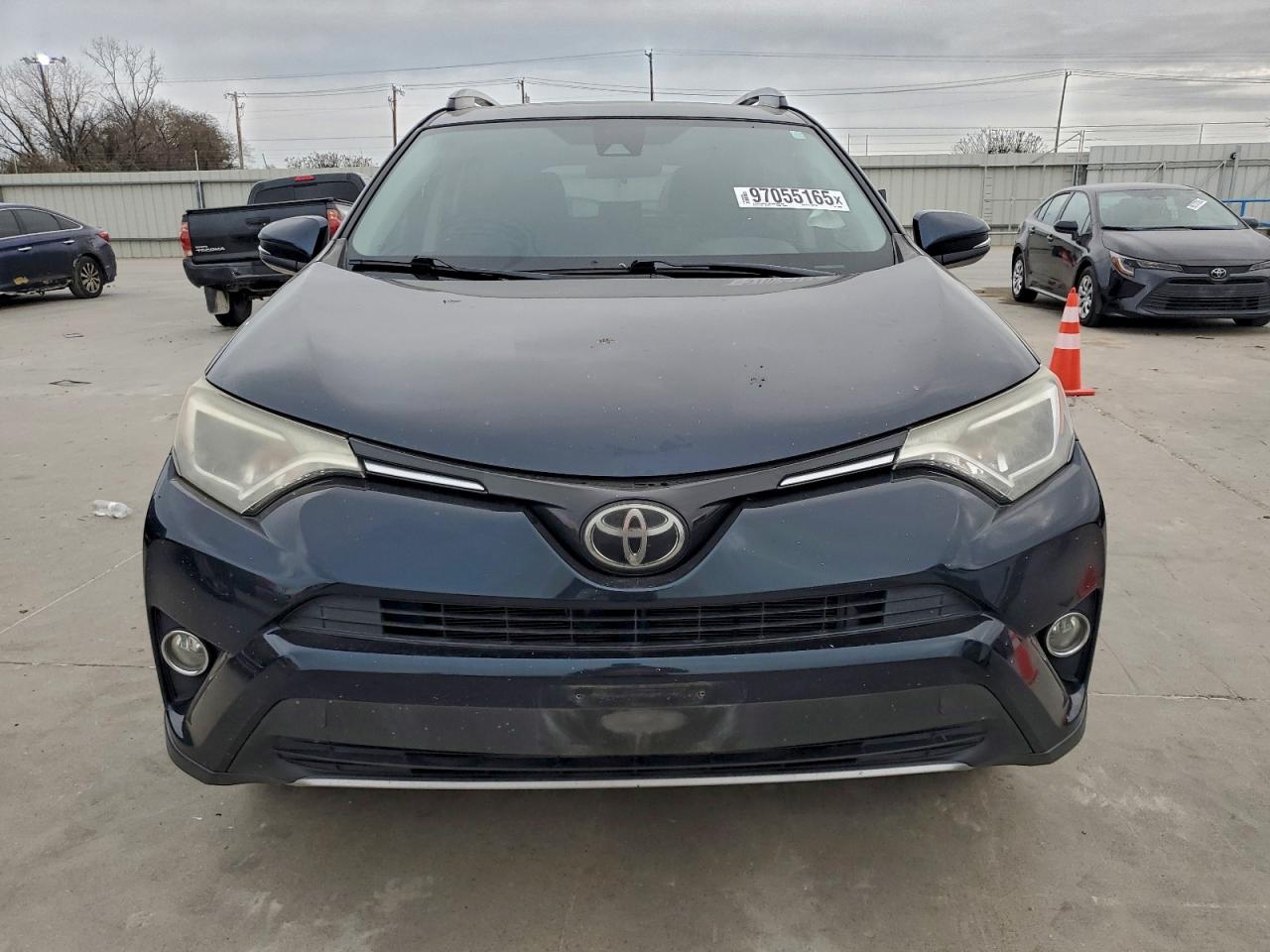 2017 TOYOTA RAV4 XLE photo 5