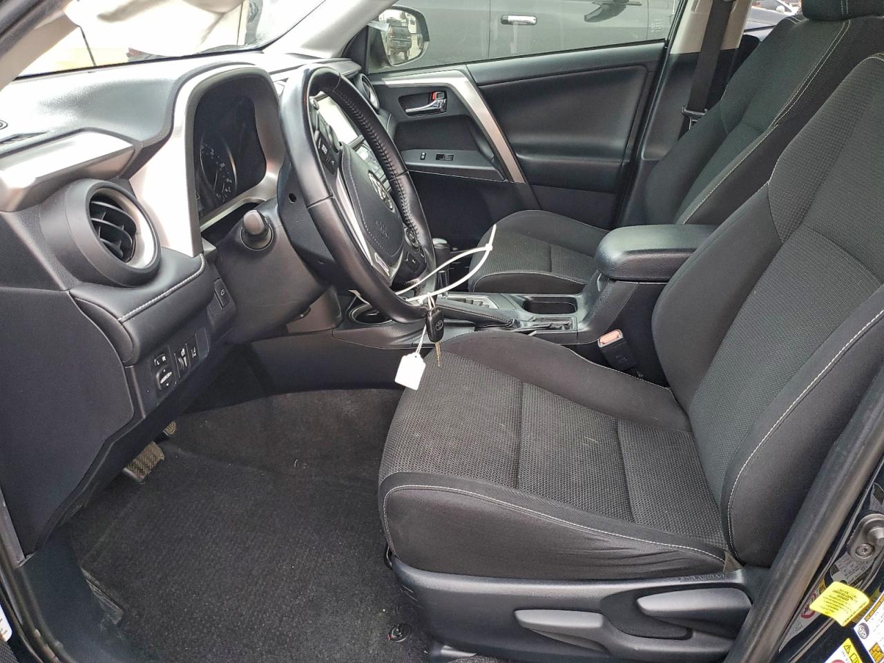2017 TOYOTA RAV4 XLE photo 7