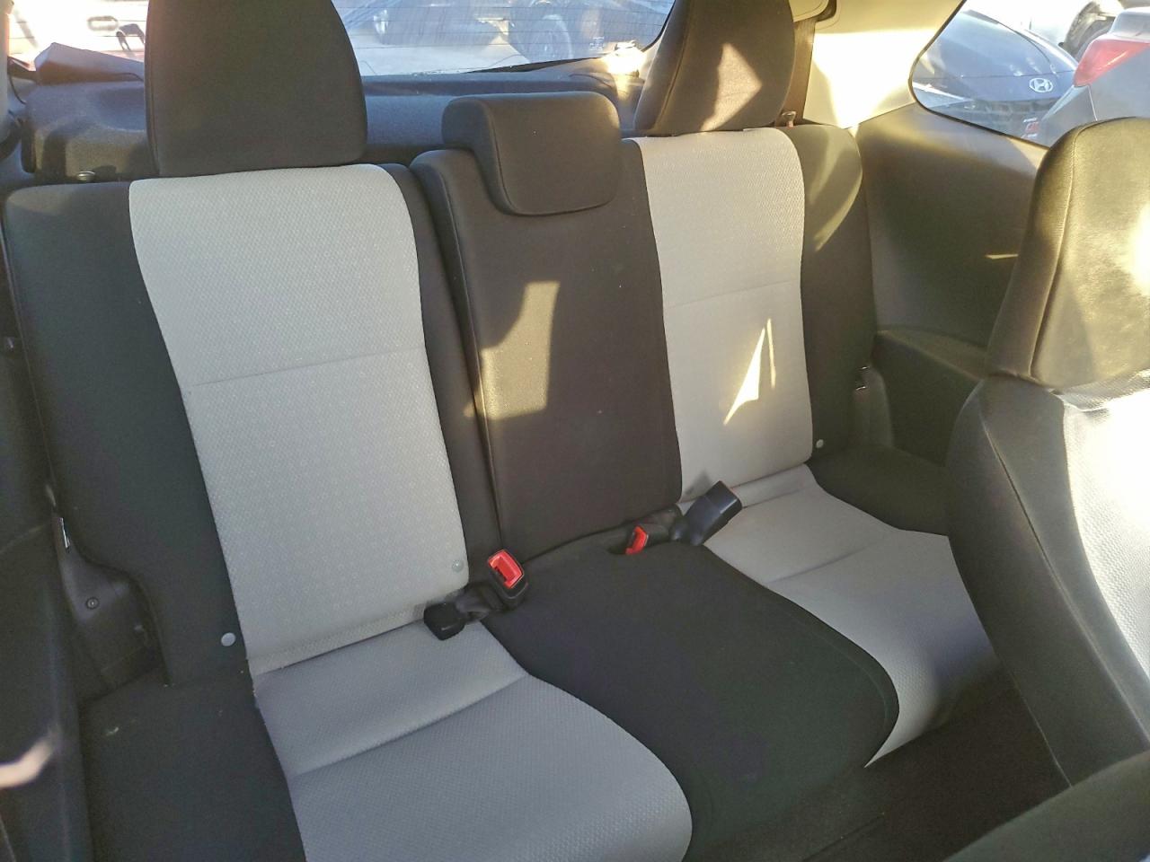 2014 TOYOTA YARIS photo 10