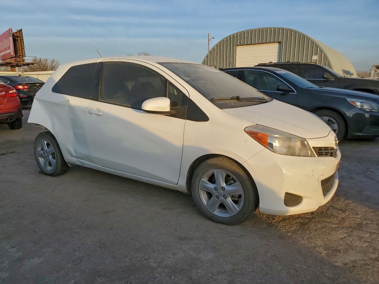 2014 TOYOTA YARIS photo 4