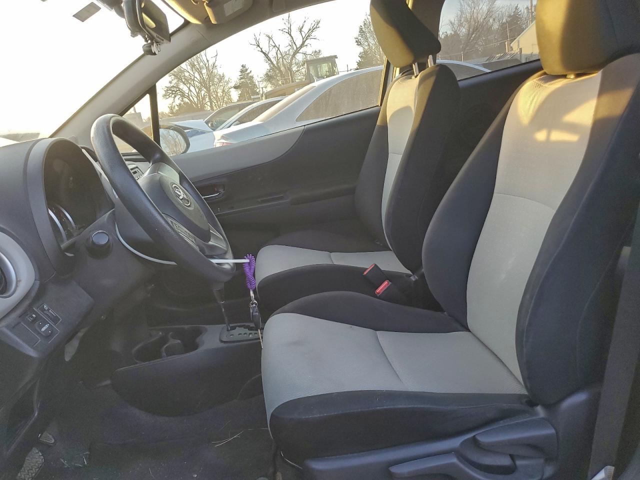 2014 TOYOTA YARIS photo 7