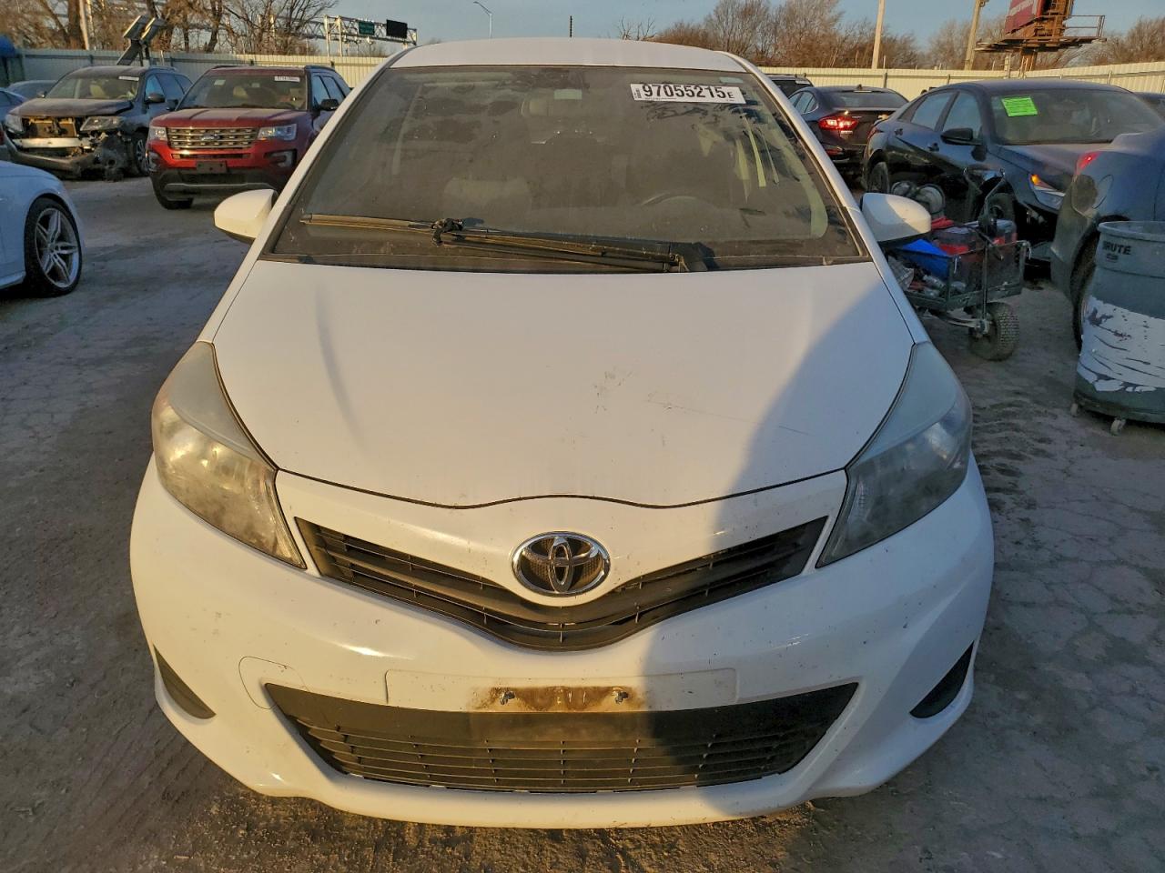 2014 TOYOTA YARIS photo 5