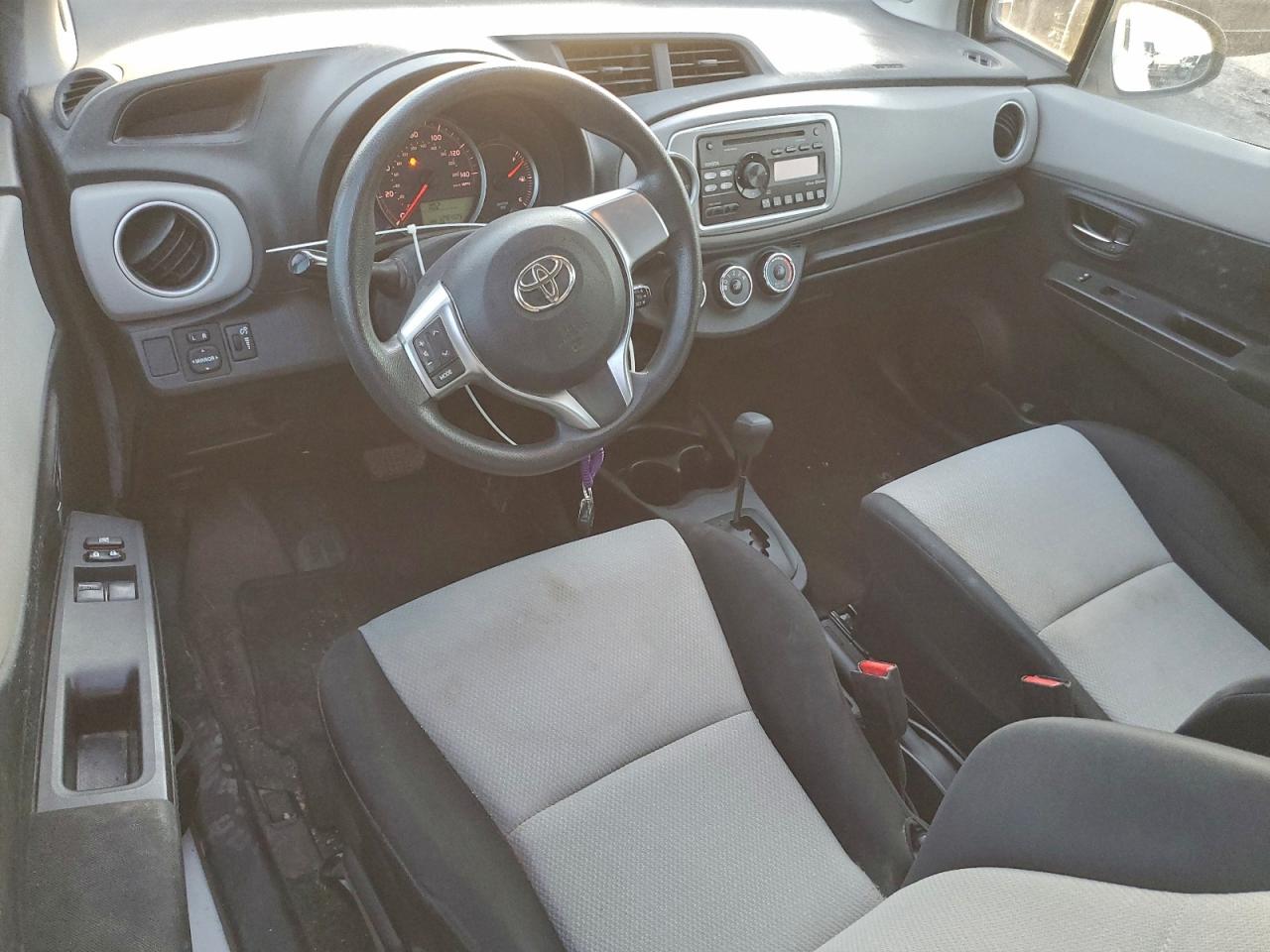 2014 TOYOTA YARIS photo 8