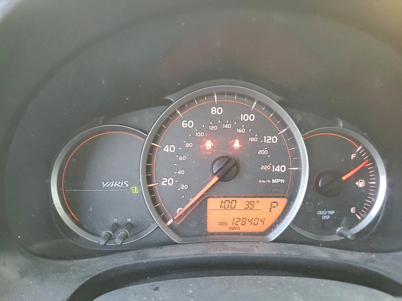 2014 TOYOTA YARIS photo 9