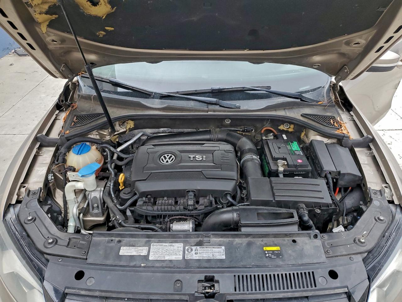 2015 VOLKSWAGEN PASSAT SE photo 31