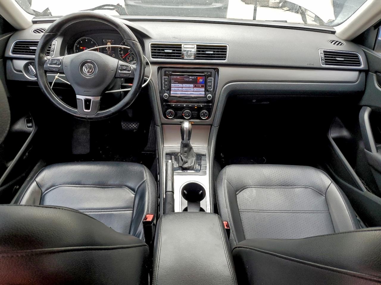 2015 VOLKSWAGEN PASSAT SE photo 22
