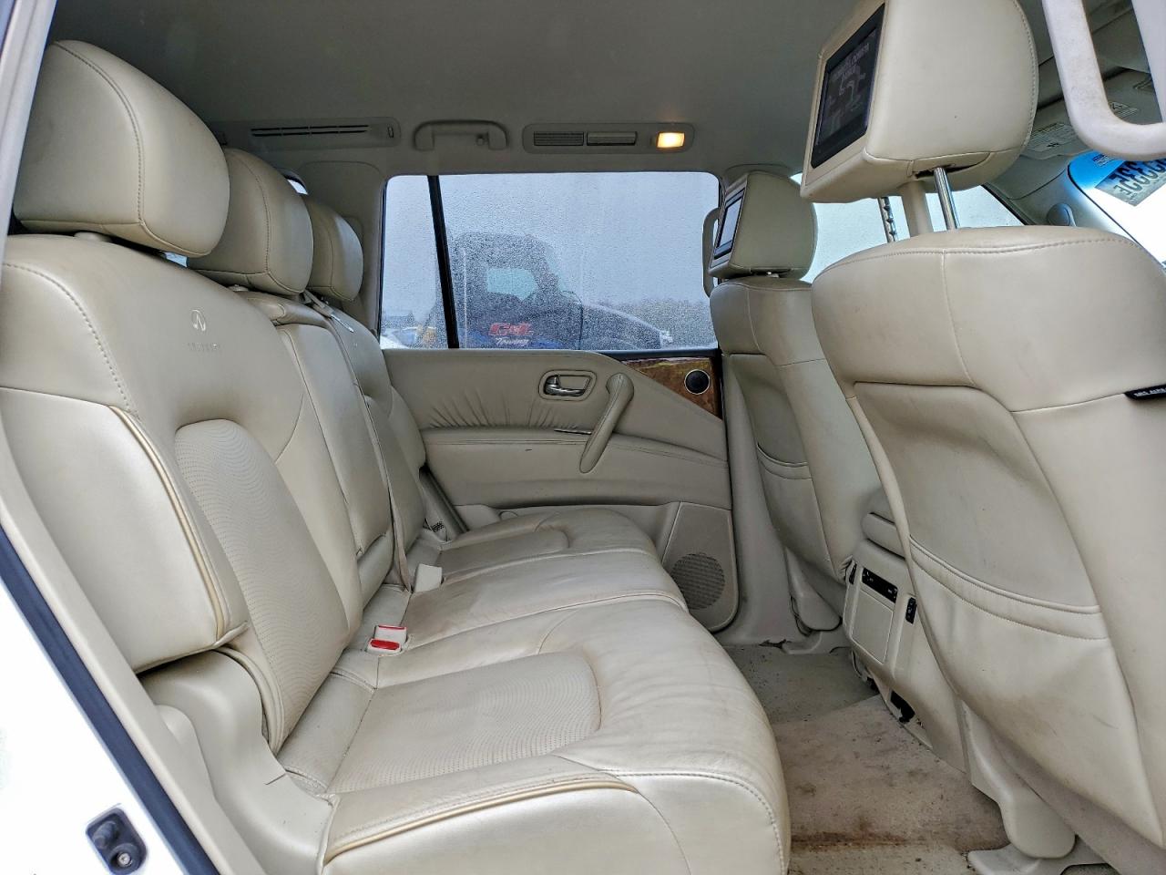 2012 INFINITI QX56 photo 21