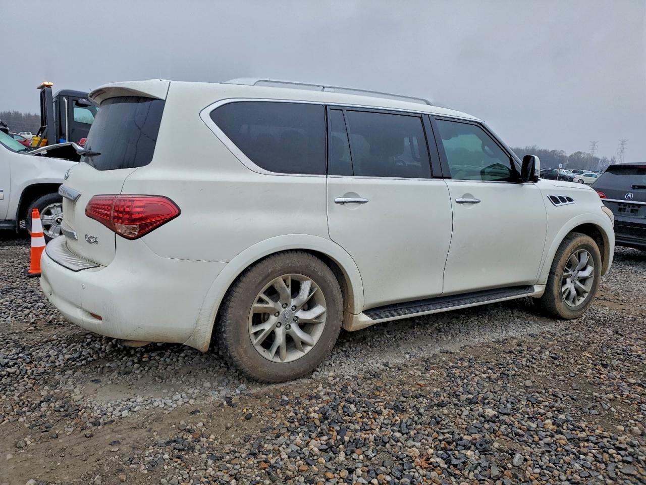 2012 INFINITI QX56 photo 5